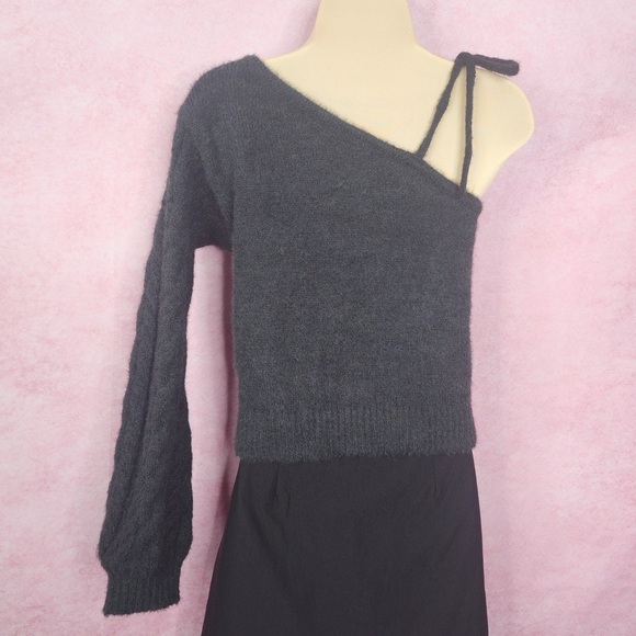 193. Wild Fable NWT One Shoulder Charcoal Cable Knit Sweater Top S - Picture 3 of 7